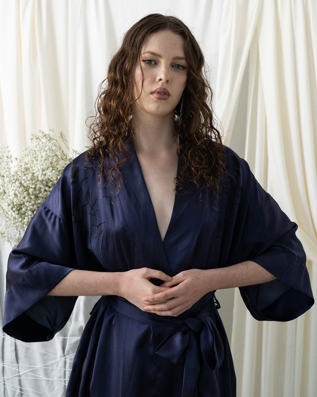 Violet Mantle Robe Midnight Silk Robe | 19 Momme Mulberry Silk – Violet Clark Studio